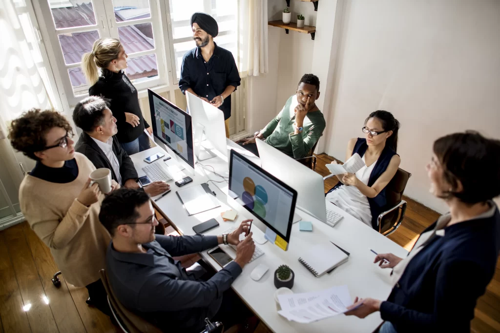 hiring-overseas-freelancers-co-workers-working-together